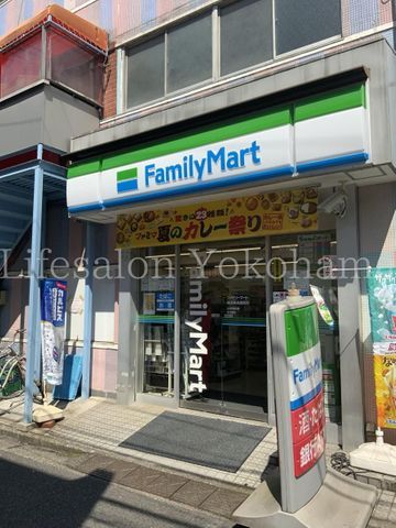 【周辺】　ファミリーマート横浜鶴見豊岡店 徒歩2分。 100m