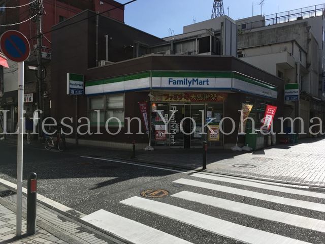 【周辺】　ファミリーマート横浜イセザキモール店 徒歩2分。 100m