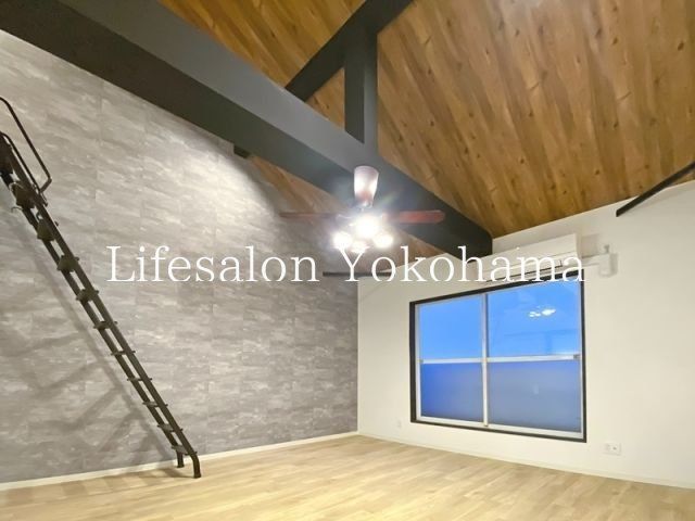 �y���ԁE���r���O�z�@