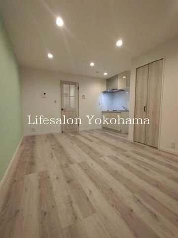 �y���ԁE���r���O�z�@