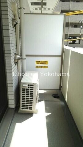 yoRj[z@