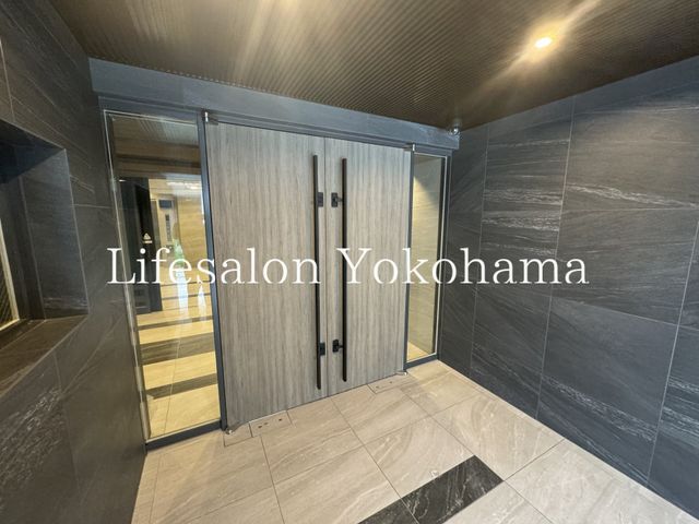 �y�G���g�����X�z�@