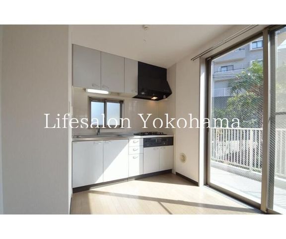 �y���ԁE���r���O�z�@