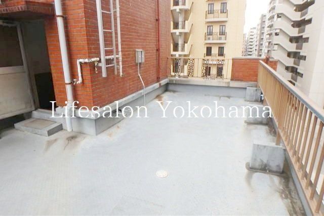 yoRj[z@