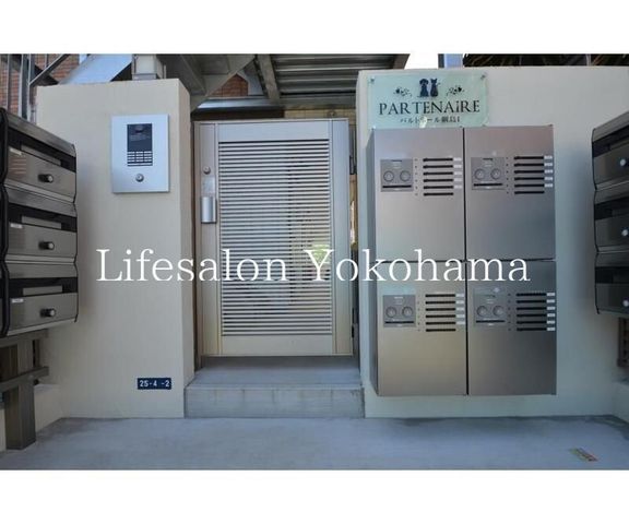 �y�G���g�����X�z�@