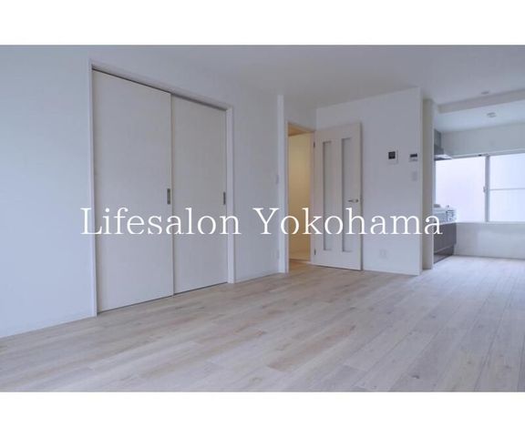 �y�����E���r���O�z�@