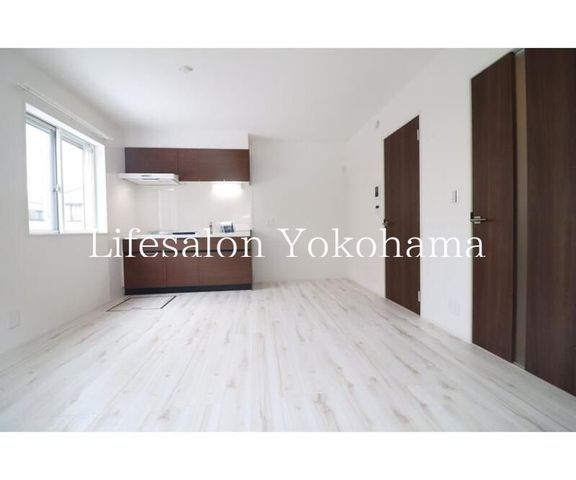 �y�����E���r���O�z�@