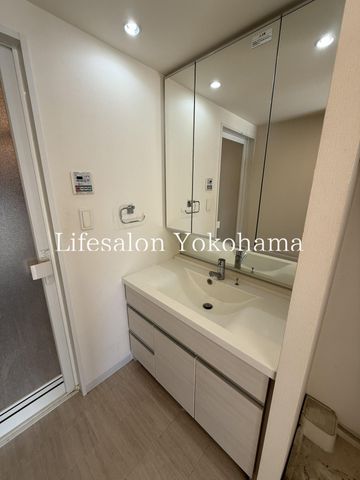 �y���ʏ��z�@�ݔ�