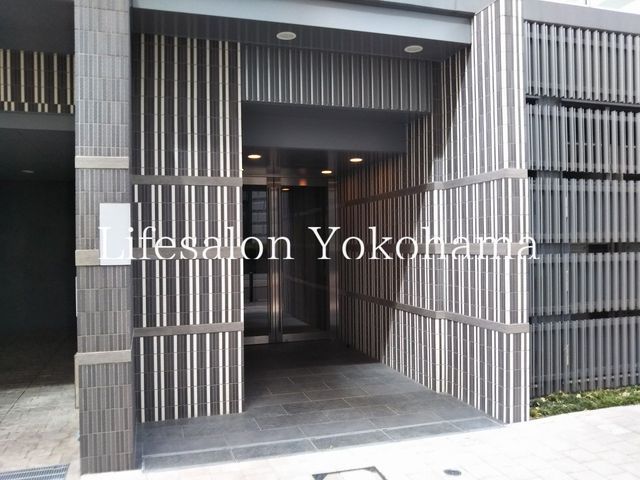 �y�G���g�����X�z�@