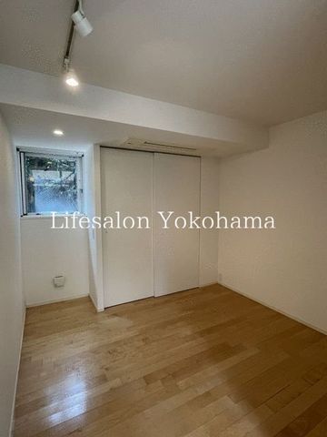 �y���ԁE���r���O�z�@