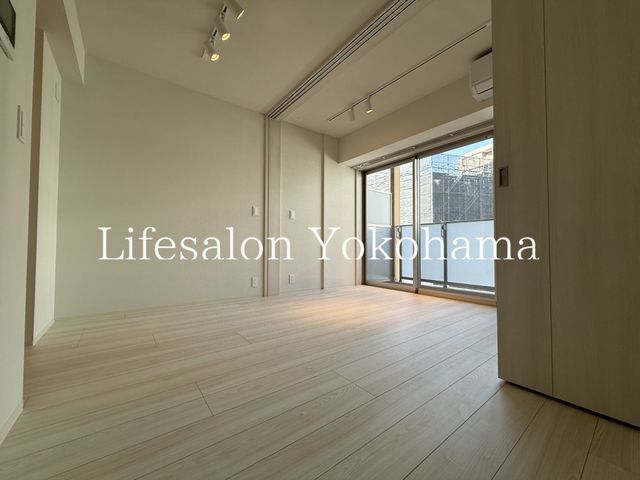 �y���̑������E�X�y�[�X�z�@���r���O/����