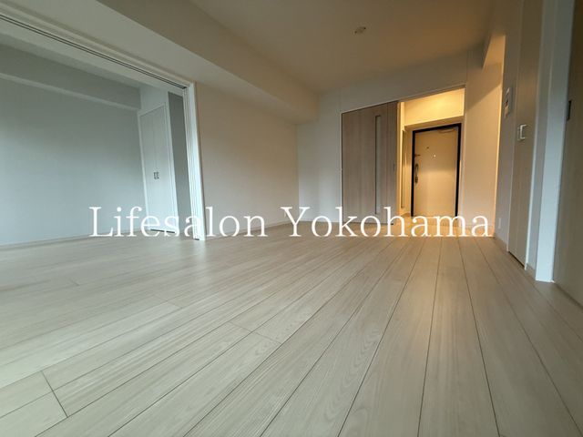 �y�����E���r���O�z�@