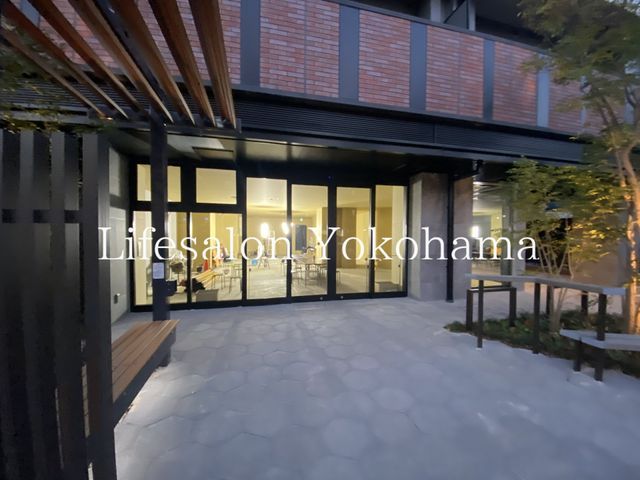 �y�G���g�����X�z�@