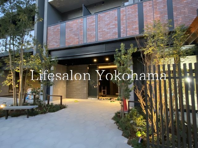 �y�G���g�����X�z�@