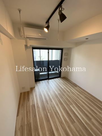 �y���ԁE���r���O�z�@�o���R�j�[