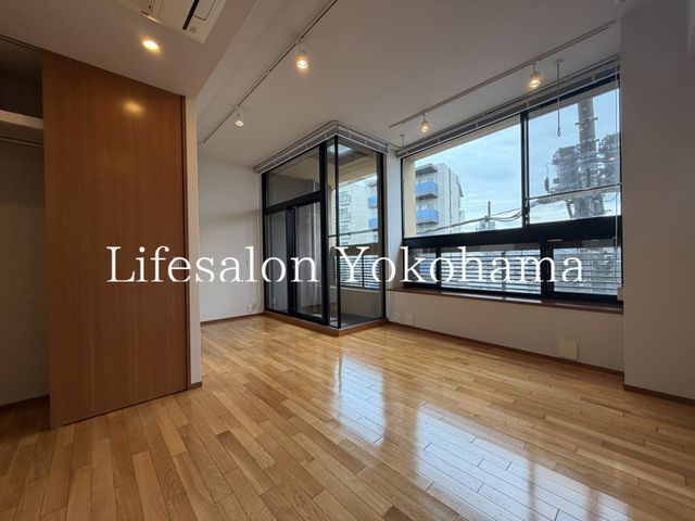 �y���ԁE���r���O�z�@