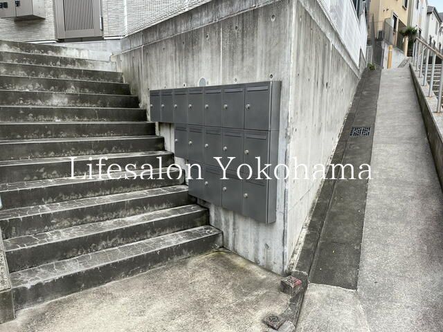 �y�G���g�����X�z�@