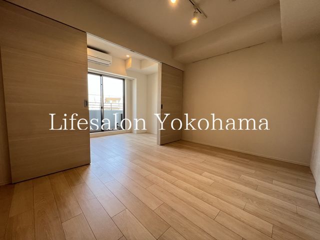 �y���ԁE���r���O�z�@