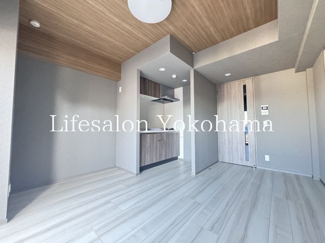 �y�����E���r���O�z�@