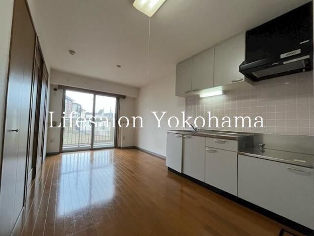 �y���ԁE���r���O�z�@