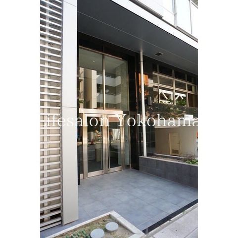 �y�G���g�����X�z�@