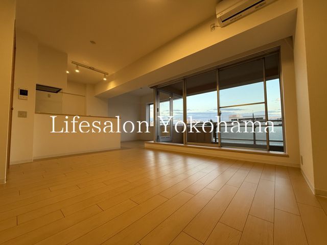 �y���ԁE���r���O�z�@�G���g�����X