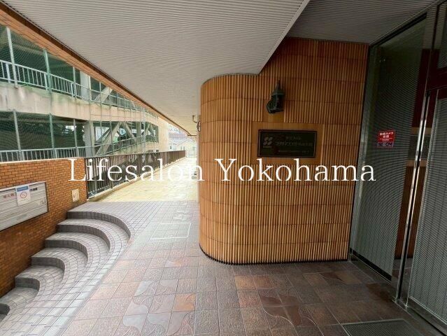 �y�G���g�����X�z�@