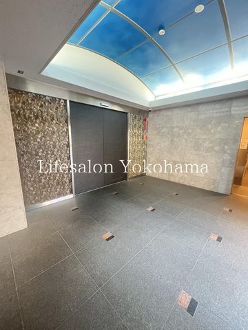 �y�G���g�����X�z�@