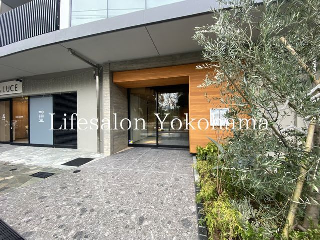 �y�G���g�����X�z�@