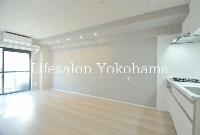 �y�����E���r���O�z�@