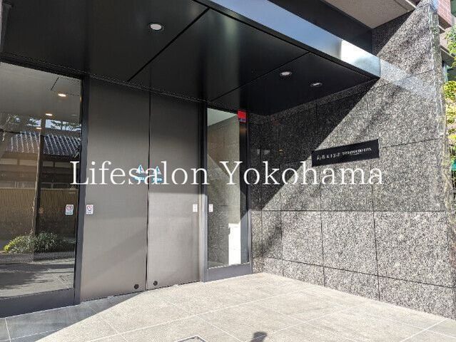 �y�G���g�����X�z�@