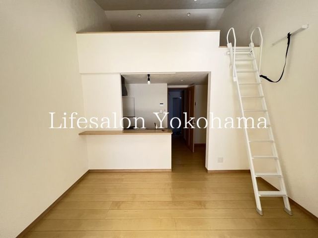 �y���ԁE���r���O�z�@