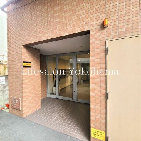 �y�G���g�����X�z�@