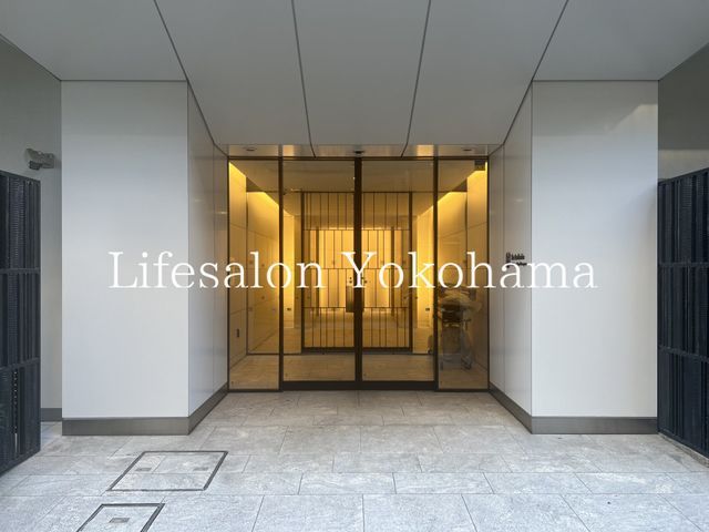 �y�G���g�����X�z�@