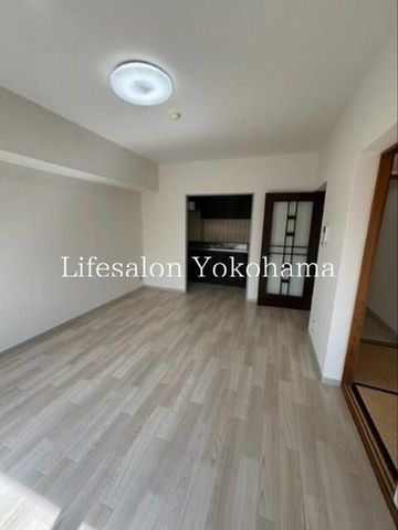 �y���ԁE���r���O�z�@