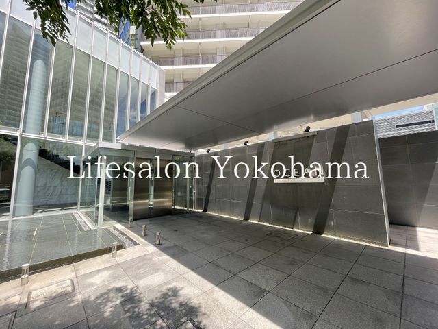 �y�G���g�����X�z�@