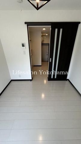 �y�����E���r���O�z�@