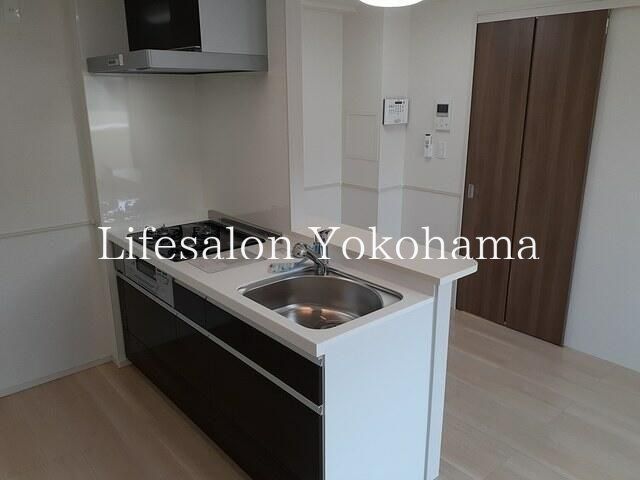 yLb`z@