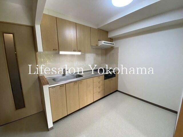 �y�L�b�`���z�@