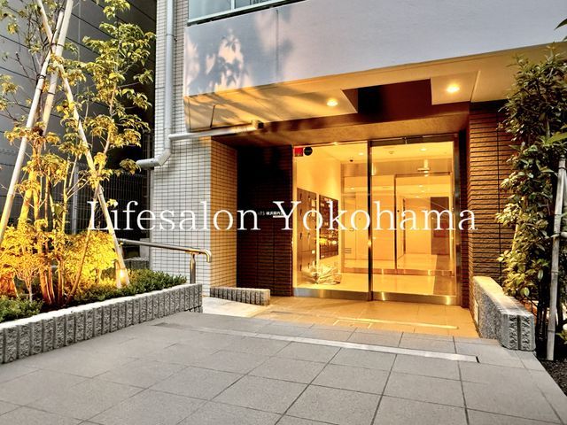 �y�G���g�����X�z�@