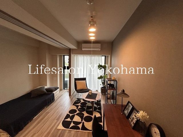 �y�����E���r���O�z�@