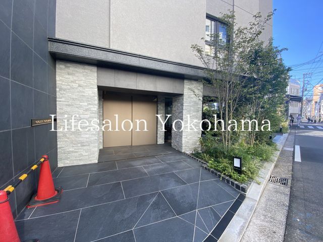 �y�G���g�����X�z�@