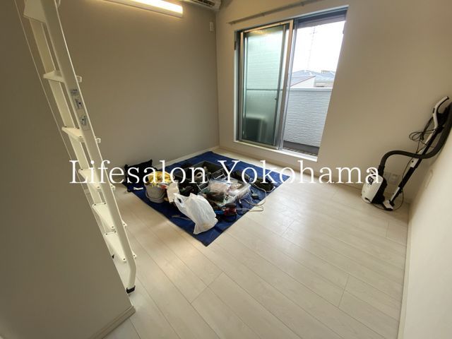 �y�����E���r���O�z�@