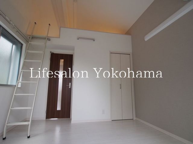 �y�����E���r���O�z�@