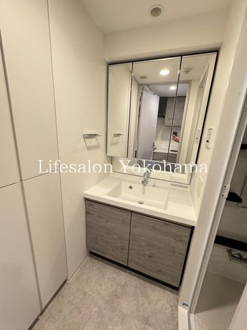 �y���ʏ��z�@�ݔ�