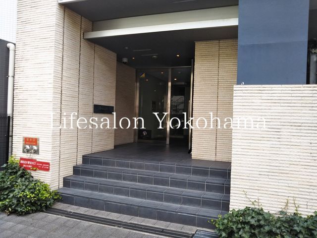 �y�G���g�����X�z�@