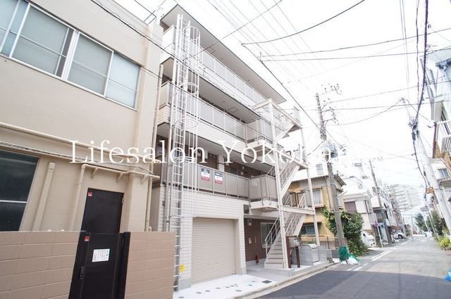 �y�G���g�����X�z�@