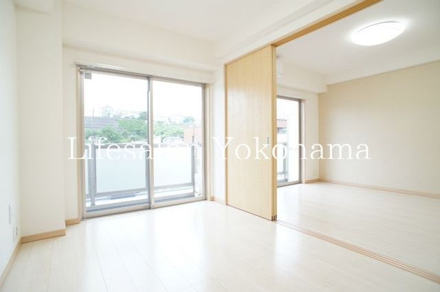 �y���ԁE���r���O�z�@