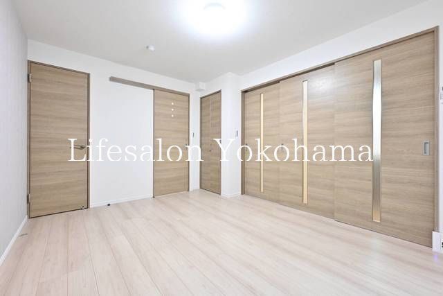 �y�����E���r���O�z�@