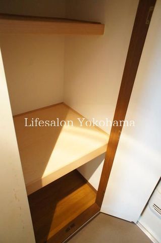 y[z@